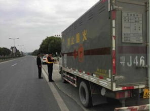 筑牢安全防線，保障物流暢通——加強(qiáng)危險(xiǎn)品貨物運(yùn)輸檢查，力保道路運(yùn)輸秩序安全有序